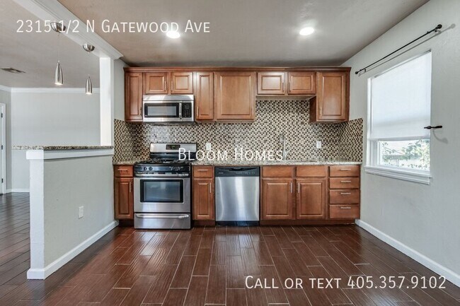 Building Photo - 2315 1/2 N Gatewood Ave-