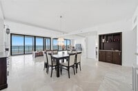 Building Photo - 540 Brickell Key Dr