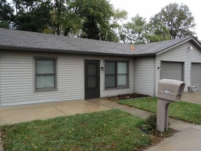 Primary Photo - Very Nice 2 Bedroom 1 Bath Duplex