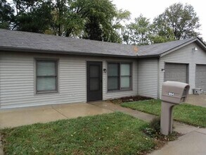 Building Photo - Very Nice 2 Bedroom 1 Bath Duplex