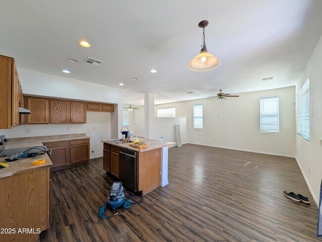 Building Photo - 3848 E Pollack St