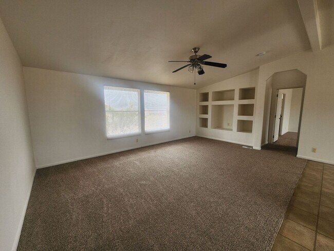 Building Photo - 4 Bedrooms in Hansen Tract