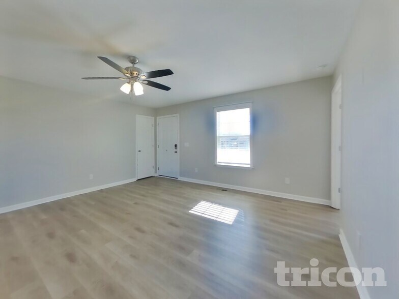 Building Photo - 1612 Robert Rd