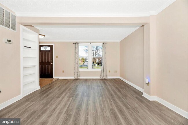 Building Photo - 7167 Glenmeadow Ct