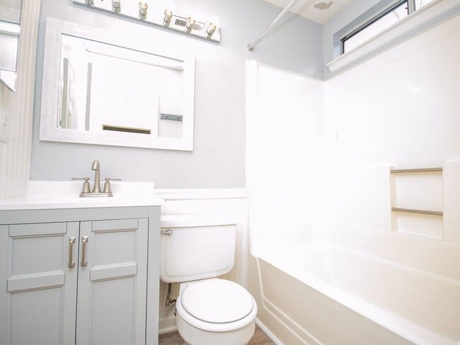 Building Photo - Location...Location....Location in Madison!