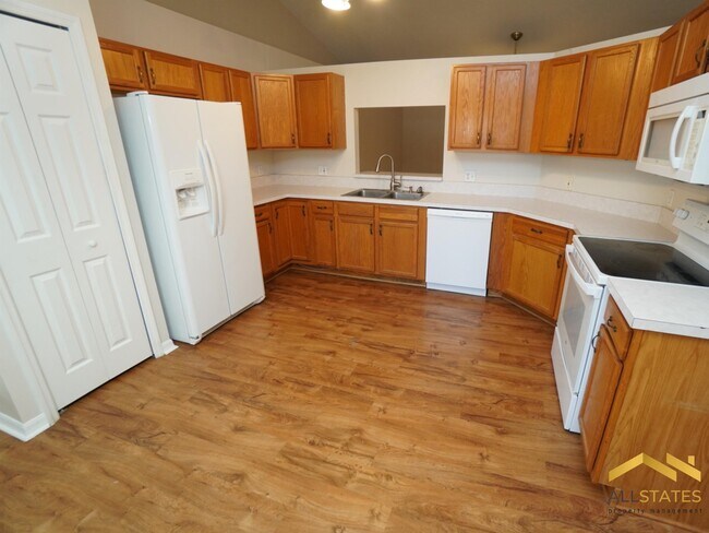 Building Photo - 694 Park Valley Cir