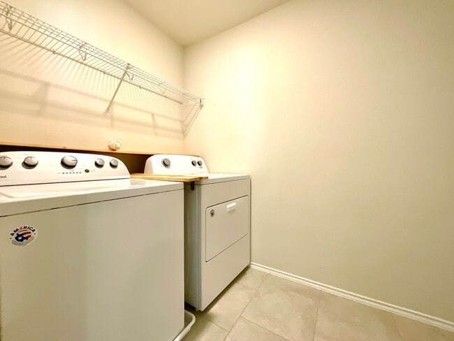 Building Photo - AVAILABLE NOW- Energy-Efficient 4/3 Home with Solar Panels & Pool Access!