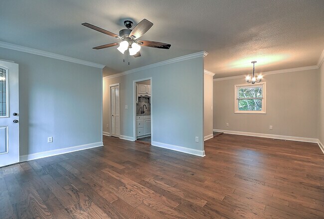 Building Photo - 2708 Schumway Dr