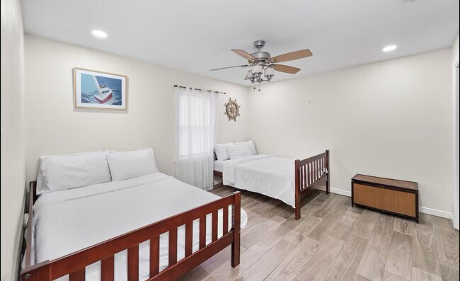 Building Photo - 102 W Corral St