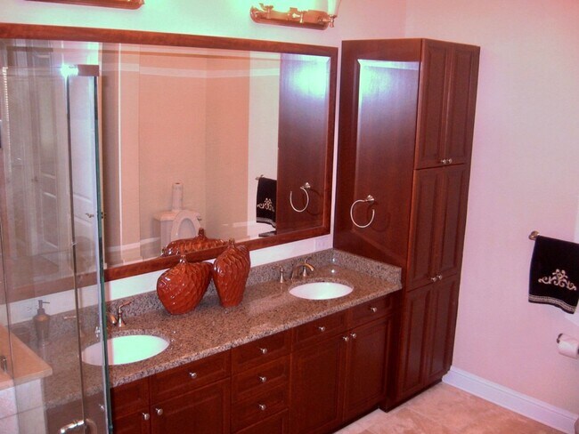 Building Photo - Luxury 3 Bed 2 Bath Condo at Crescent at U...