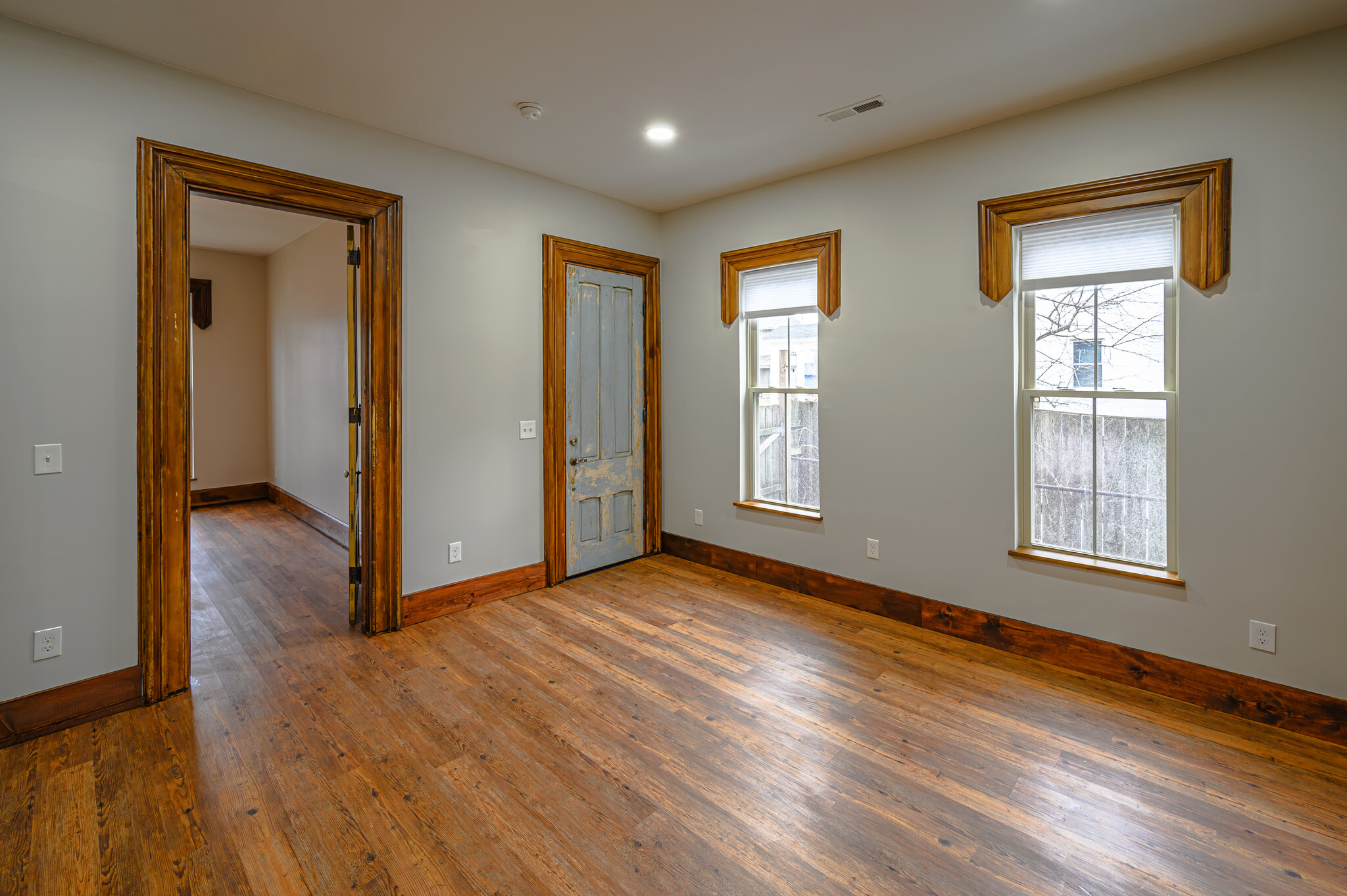 entry/living room - 44 S Terry St