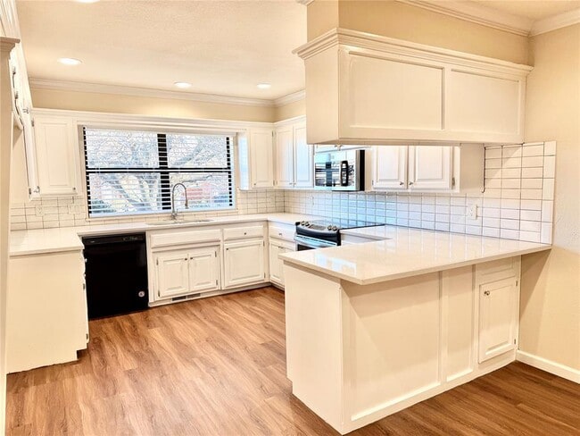 Building Photo - 12007 Shady Trail Ln