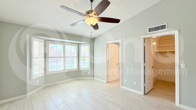 Building Photo - 1123 E Betsy Ln