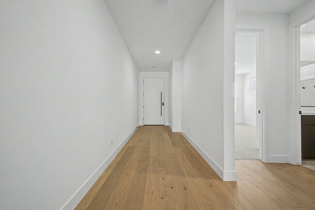 Building Photo - Alovita North 4 bedroom 3 baths