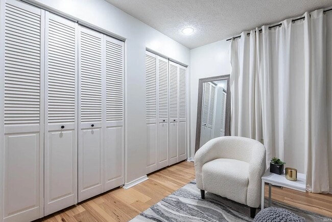 Building Photo - Available Now!  3BR 2BA Southside Neighborhood.