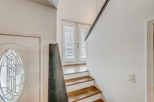 Building Photo - 708 Fowler St