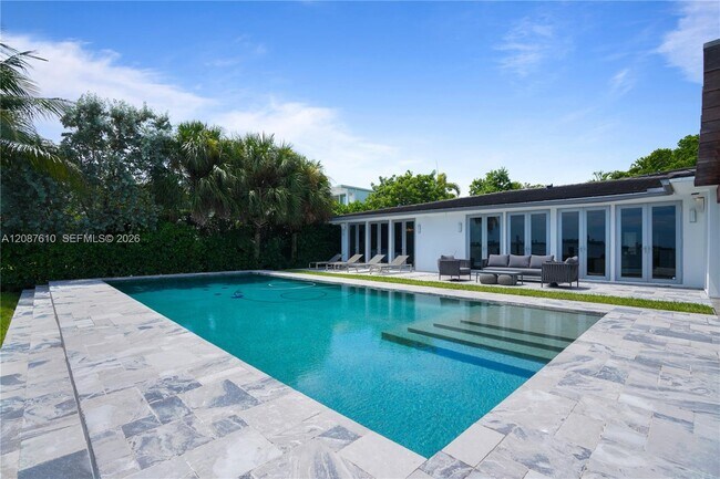 Building Photo - 9301 N Bayshore Dr