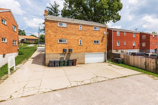 Building Photo - 5739 Cheviot Rd