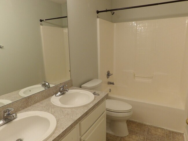 Building Photo - 4 Bedroom 2 Bath 2 Car Garage 2334 Sq Ft C...