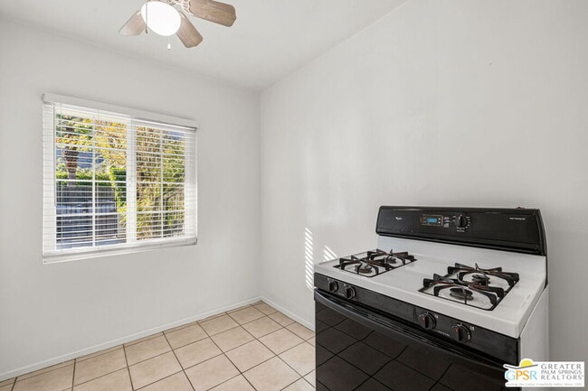 Building Photo - 1674 Vía Salida