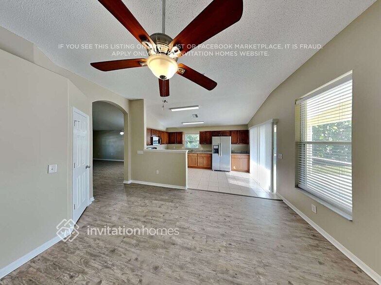 Building Photo - 6242 White Clover Cir