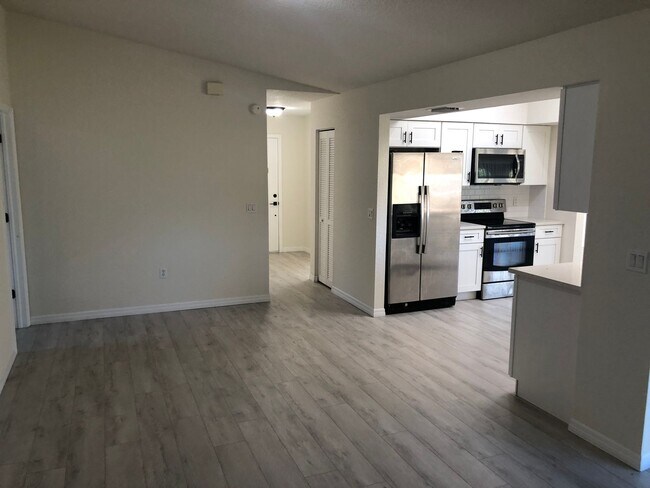 Building Photo - Spacious & Stylish 4-Bedroom Home – Prime ...