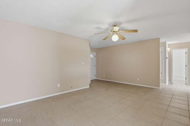 Building Photo - 3413 Yellow Rose St