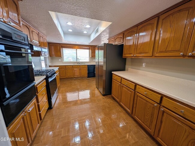 Building Photo - 612 Somerset Dr