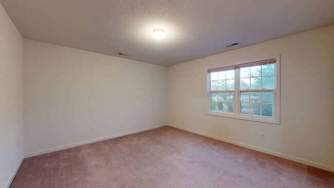 Building Photo - 252 Smallwood Rd