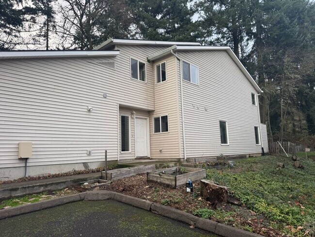 Building Photo - Stunning 2 Bed, 2.5 Bath Townhouse — Fully Renovated!