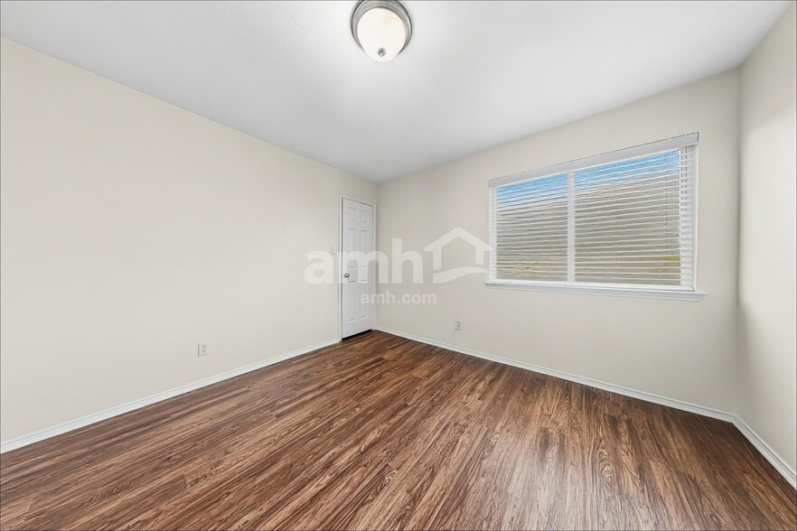 Building Photo - 5512 Parkview Hills Ln