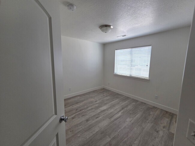 Building Photo - 54 N 2050 W