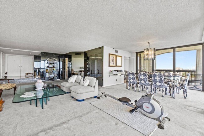 Building Photo - 1900 Consulate Pl