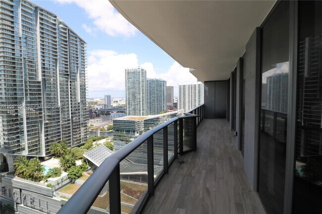Building Photo - 801 S Miami Ave