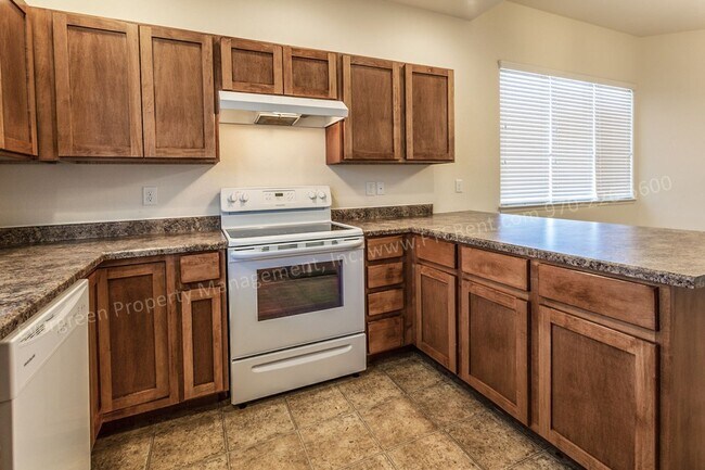 Building Photo - Beautiful 4 Bedroom in Windsor East!