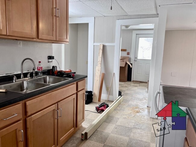 Building Photo - Cozy 3BR Cottage - Heat Included!