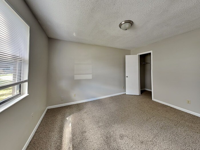 Building Photo - 951 Turtle Creek Dr S