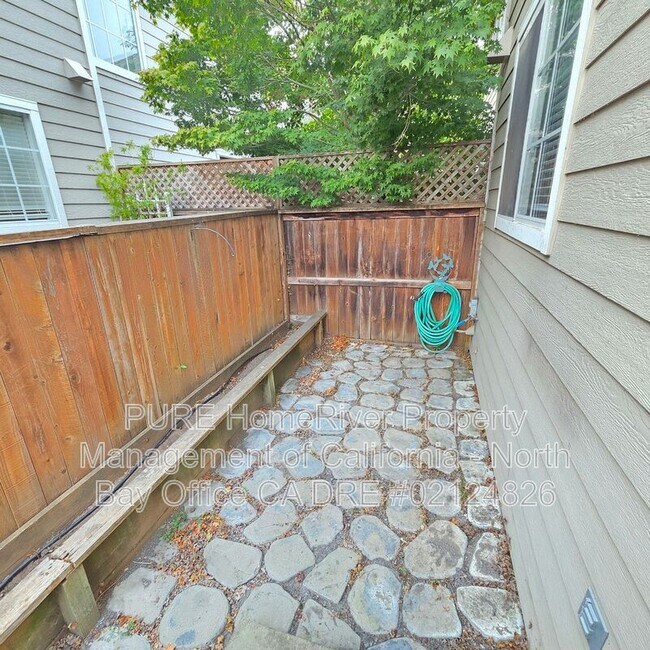 Building Photo - 1052 Addison Cir