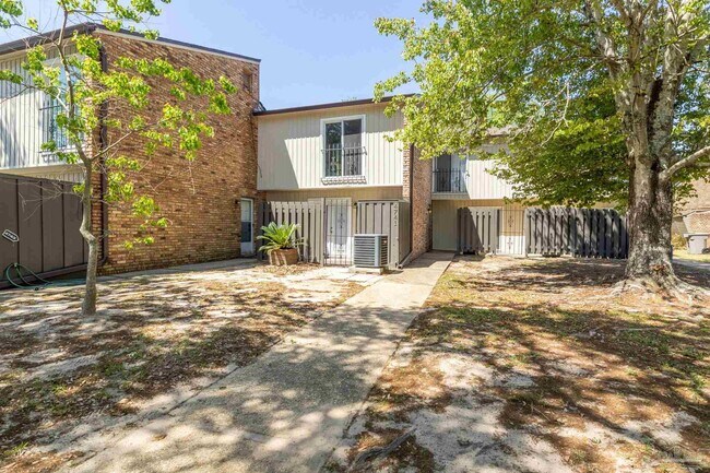 Primary Photo - 4741 Huron Dr