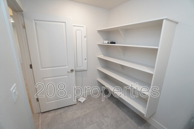 Building Photo - 245 E Caldera St