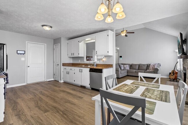 Building Photo - 1355 Whitt Ln