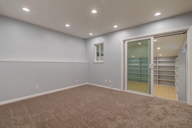 Building Photo - 1279 Alicante Dr