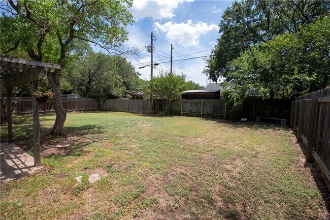 Building Photo - 4913 Wing Rd