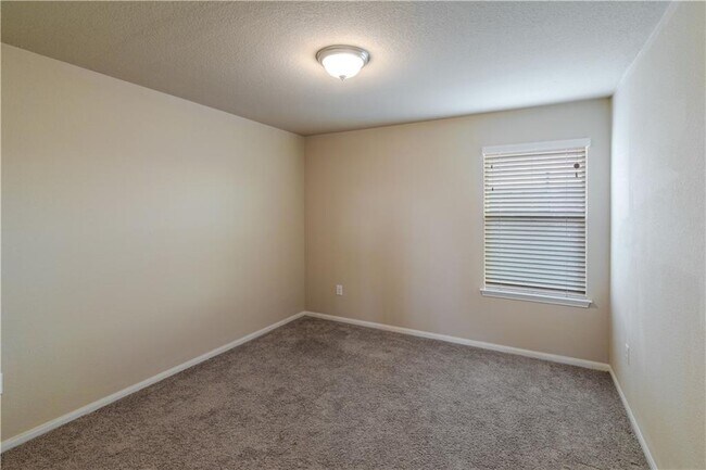 Building Photo - 137 Moulins Ln
