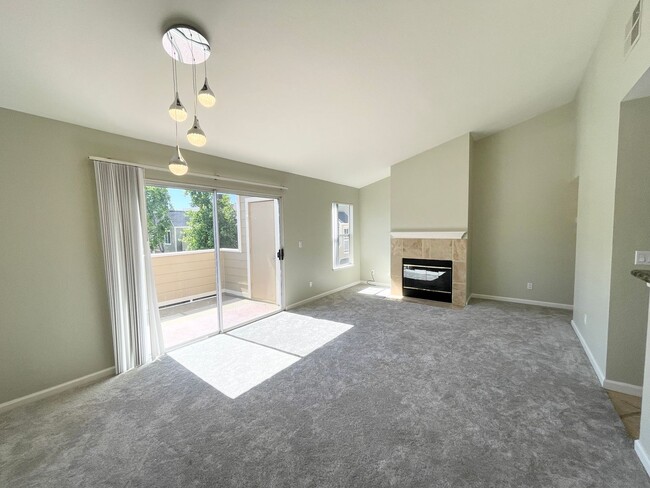 Building Photo - Perfect Shape Condo in San Ramon with many...