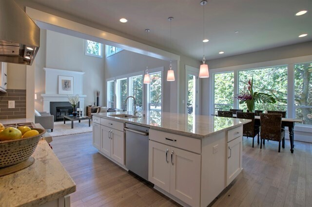 Building Photo - Beautiful 5 Bed 5.5 Bath Home in Mercer Is...