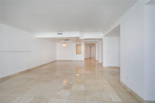 Building Photo - 848 Brickell Key Dr