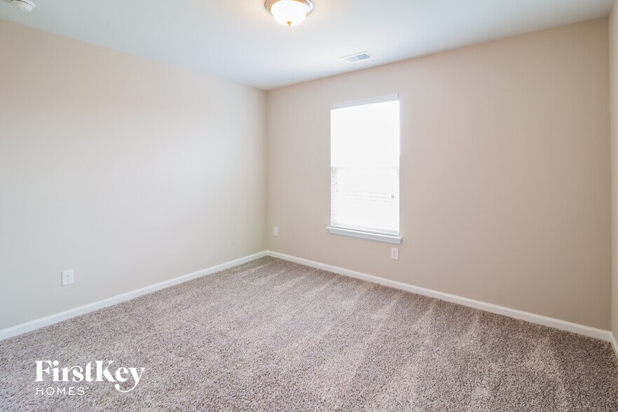 Building Photo - 9660 Roseberry St