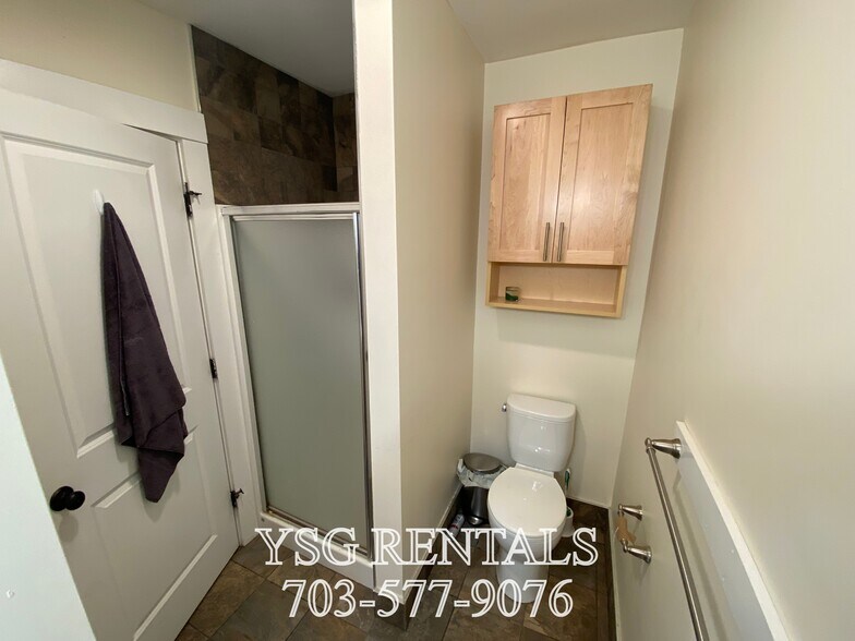 Building Photo - 27 Wait St