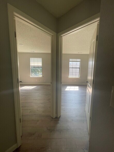 Building Photo - 220 Mount Hope Ct